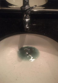 酒店衛(wèi)生間清理自來水管道